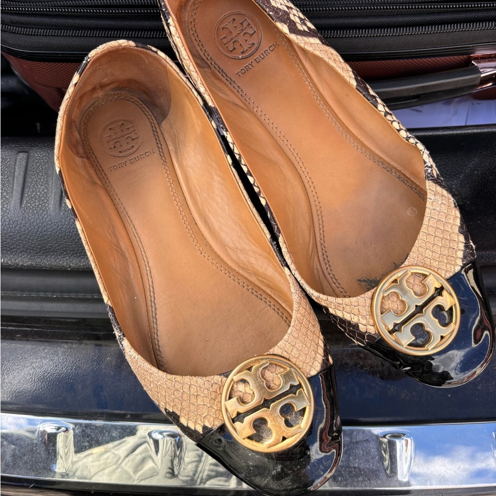 Tory Burch Minnie Black and Snake Print Women's Ballet Flats Gold - Picture 3 of 6